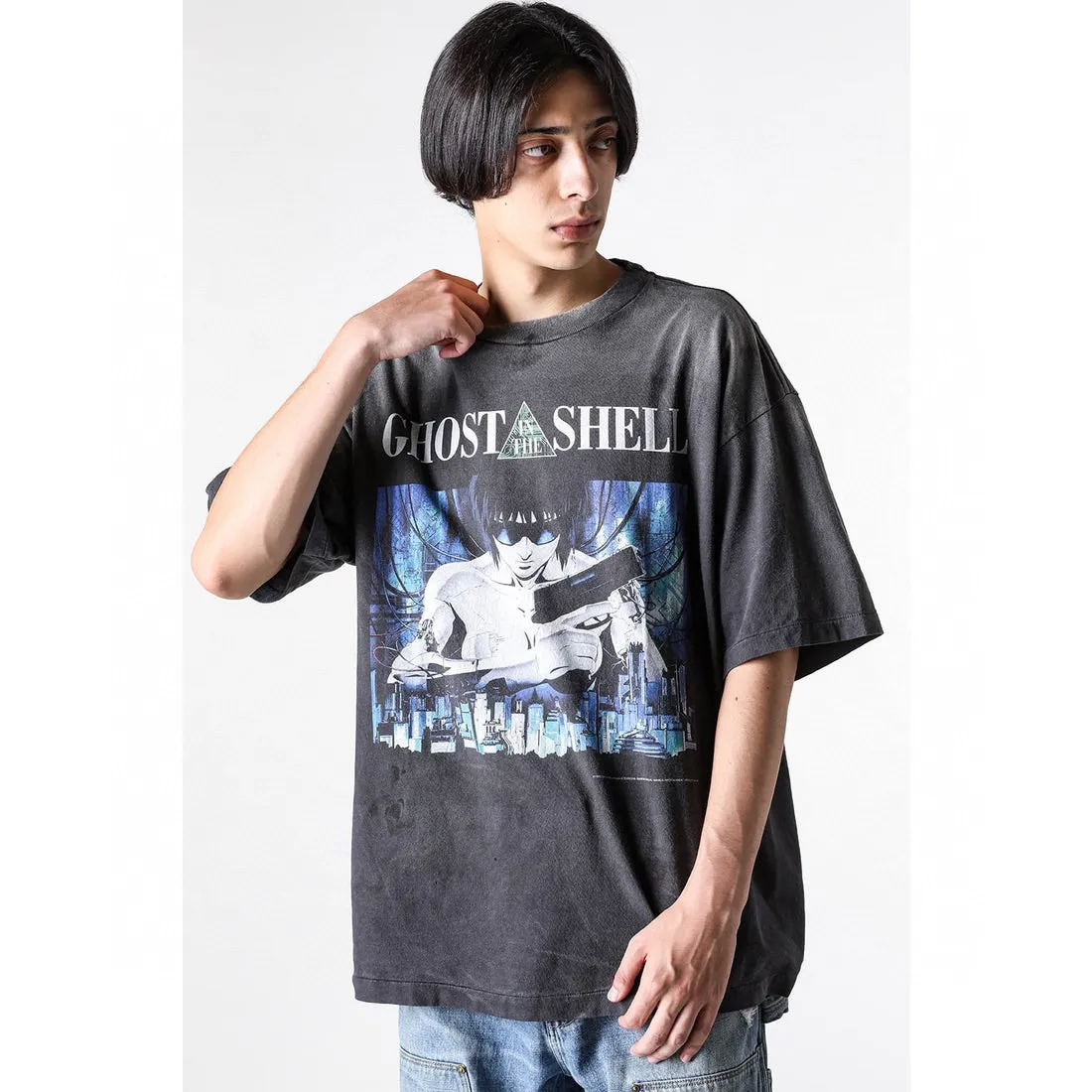 GHOST IN THE SHELL x SAINT Mxxxxxx SS TEE/BLK Classic big IP Ghost in the Shell co-branded model Sunglasses Motoko/Motoko character TEE Washed black S-XL Look for the cylindrical fabric without side seams. The opening is almost meaningless. Asut ready-made garments dyed. The whole piece is sprayed with Ma Liu. Re-spray heavy areas to fade. The collar and cuffs are frayed. Many places are broken. Oversized printing bits. Authentic level restored. Customized joint main mark/wash mark/with little angel anti-counterfeiting mark